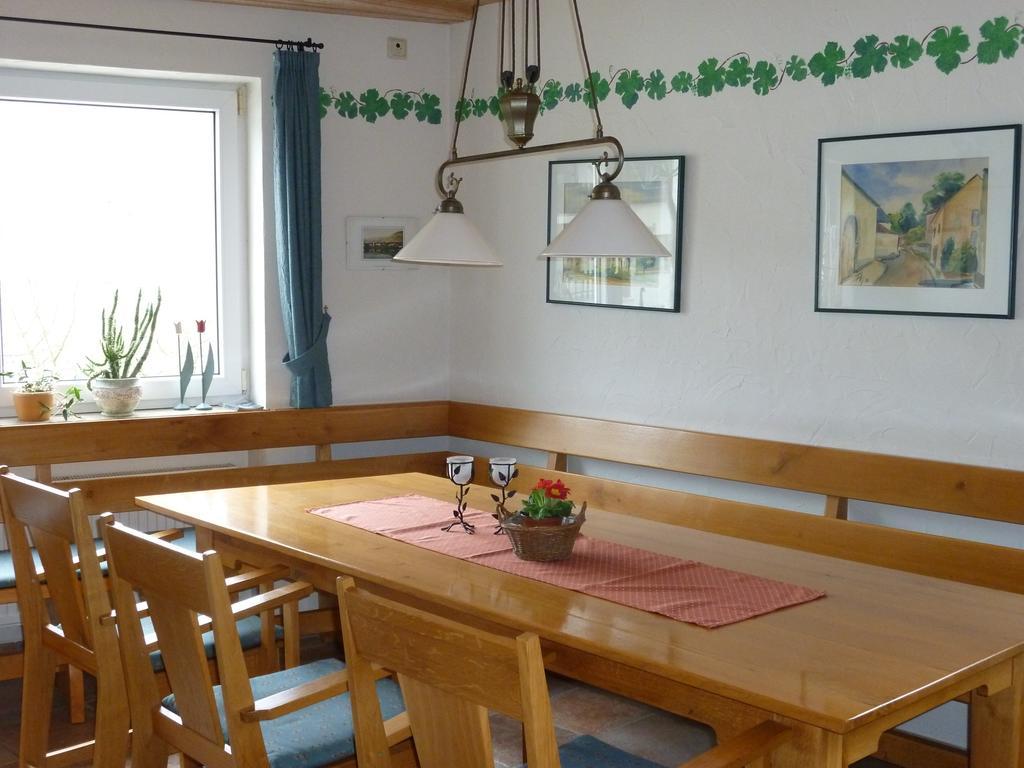Weingut-Brennerei-Gaestehaus Emil Dauns Reil Rom bilde