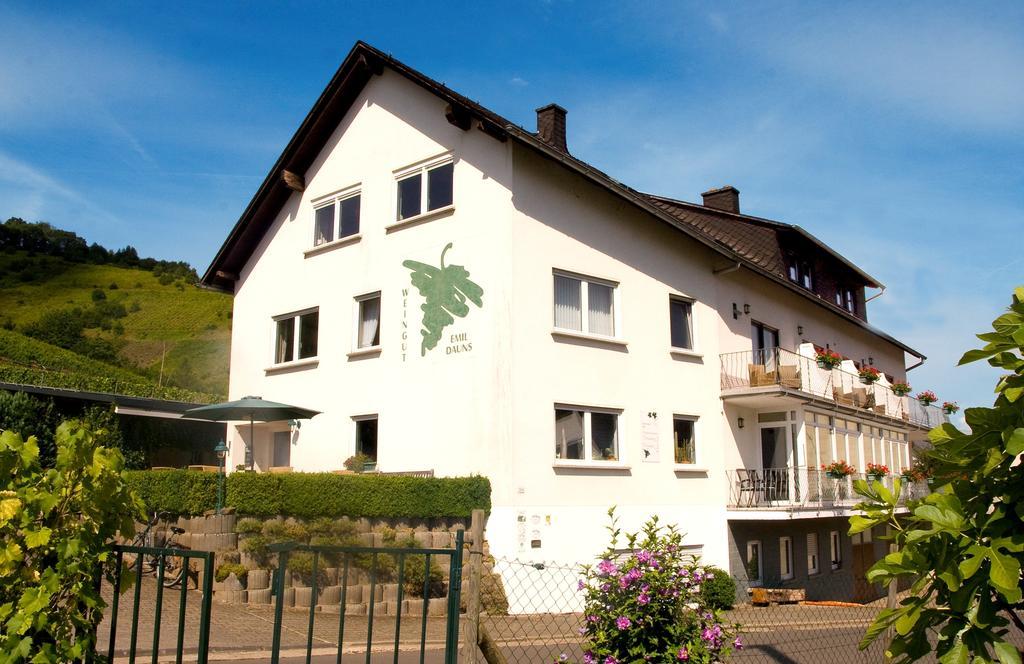 Weingut-Brennerei-Gaestehaus Emil Dauns Reil Eksteriør bilde